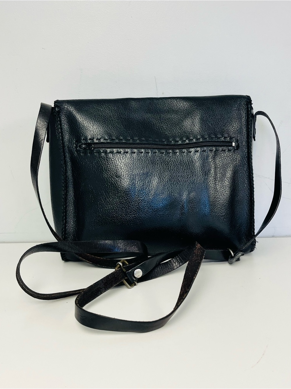 ❌SOLD❌Black Leather Whipstitch Crossbody Bag - Picture 5 of 6